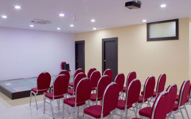 Collection O 5072 Padmini Hotel