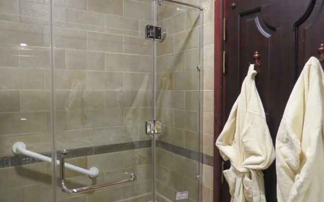 Africana Hotel & Spa