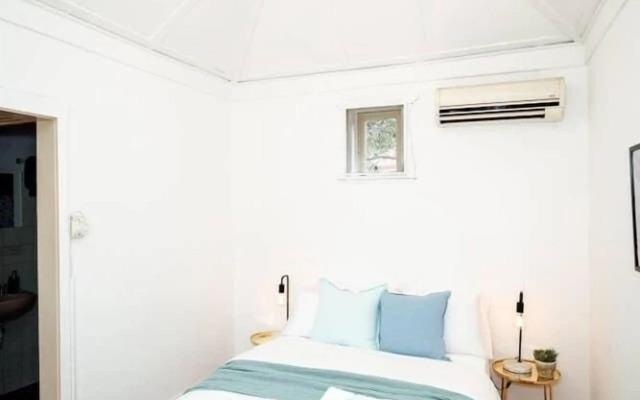 Little Chapel on Durham-Netflix, WiFi, COSY!