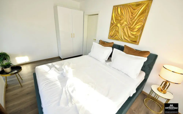 Metropole Apartments Central City