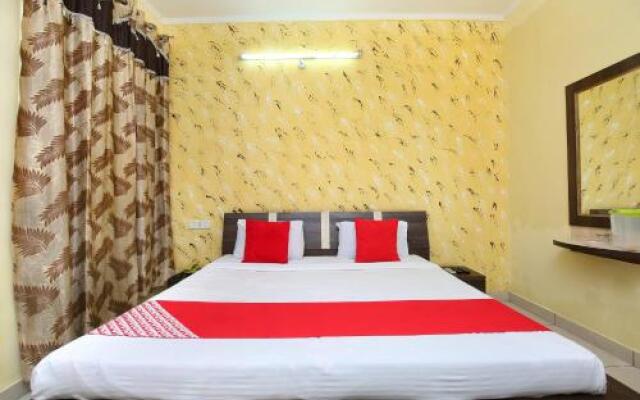 OYO 19765 Royal Guest House