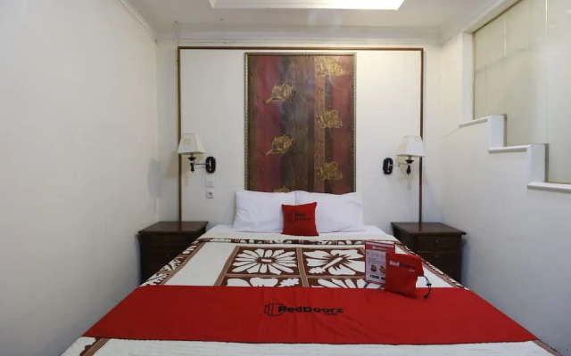 RedDoorz Plus @ Jalan Dharmawangsa