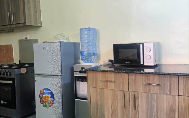 Lux Suites The Almond Apartments Ruaka