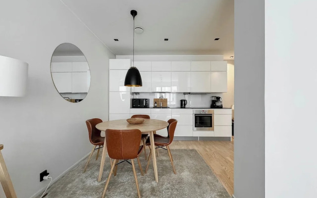Stylish Downtown 2BR Flat with Sauna and Work Area