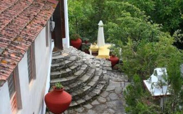 Katoikia me ta Pitharia