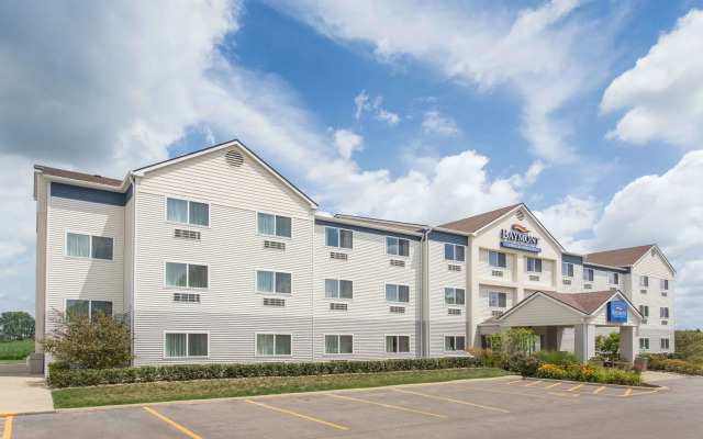 Clarion Pointe Mattoon near University