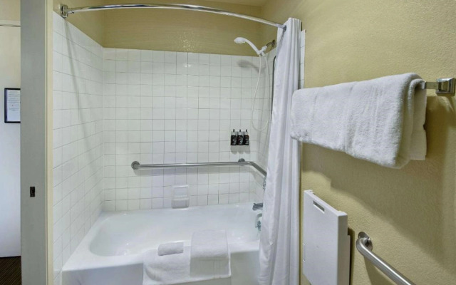 Oxnard Inn Lancaster