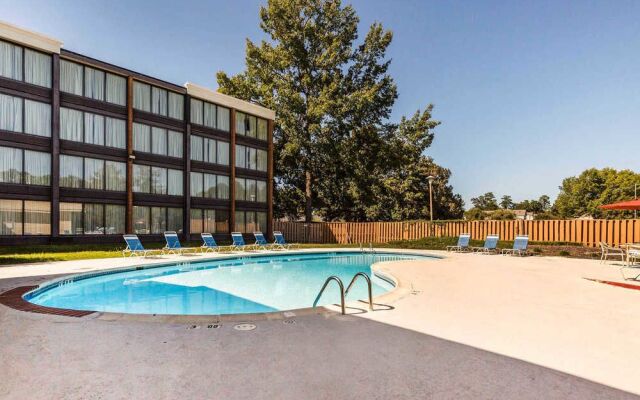 Days Hotel by Wyndham Williamsburg I-64