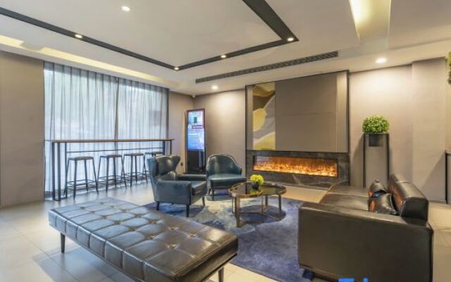 Home Inn Selected (Shanghai Hongqiao Gubei Yaohong Road Metro Station)