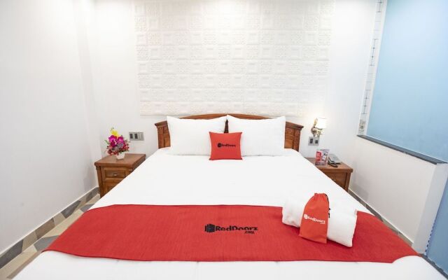 RedDoorz Plus @ Cach Mang Thang 8 Street