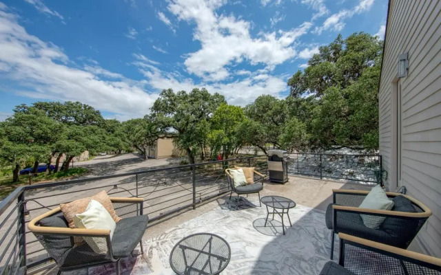 2 Homes in 1! Centrally Located Near Soco