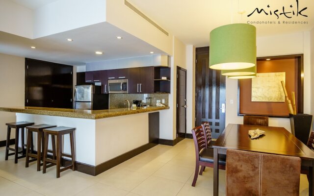 Aldea Thai Luxury Condohotel