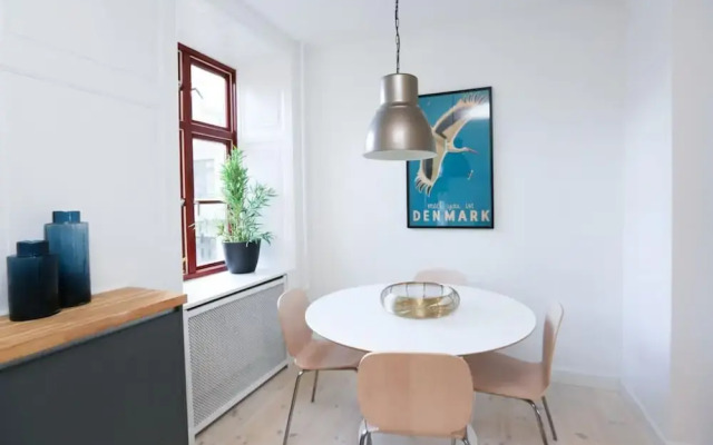 Beautiful Two-bed Apartment