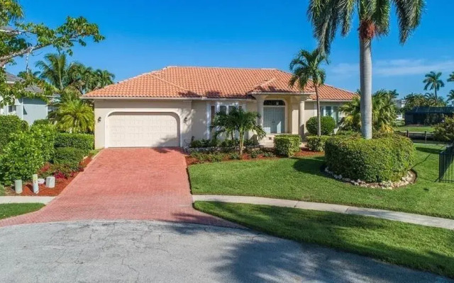Magnolia Private Home #59999 3 Bedrooms 2 Bathrooms Home by Redawning