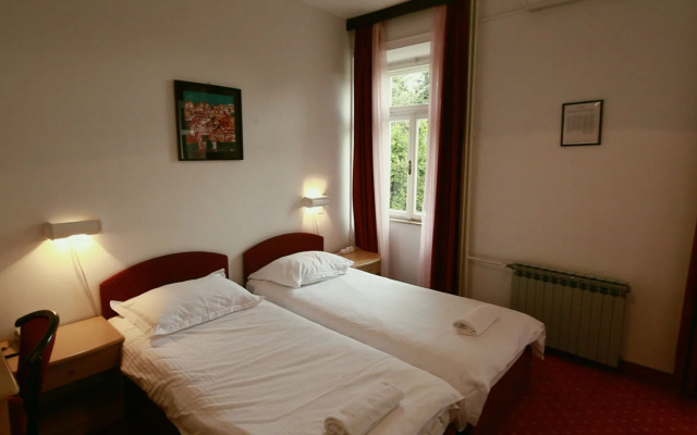 Hotel Sumratin