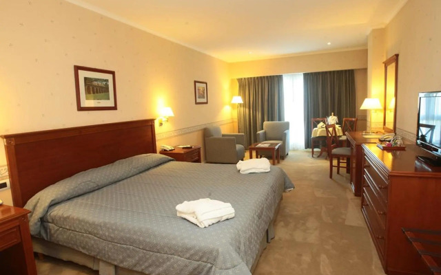 Howard Johnson Rio Ceballos Hotel y Casino