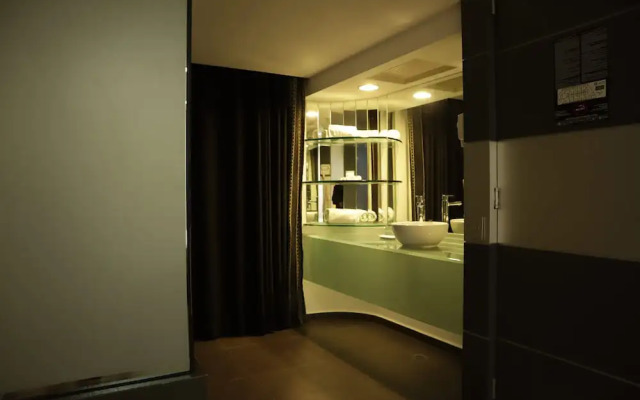 NewPort love hotel