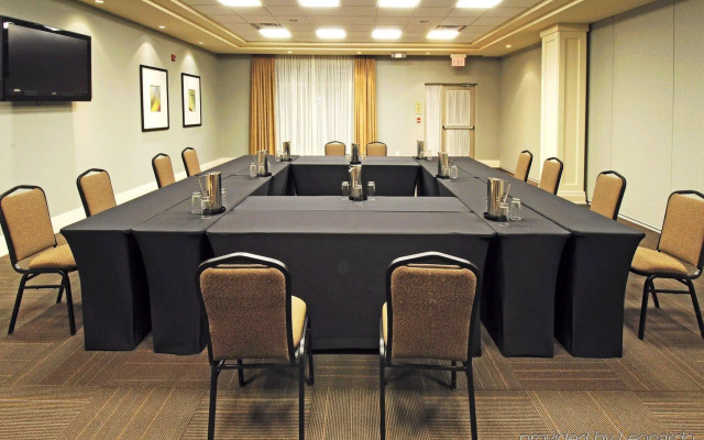 Holiday Inn Express & Suites Vaughan-Southwest by IHG