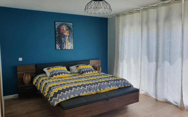 La Suite De La Route Des Chateaux