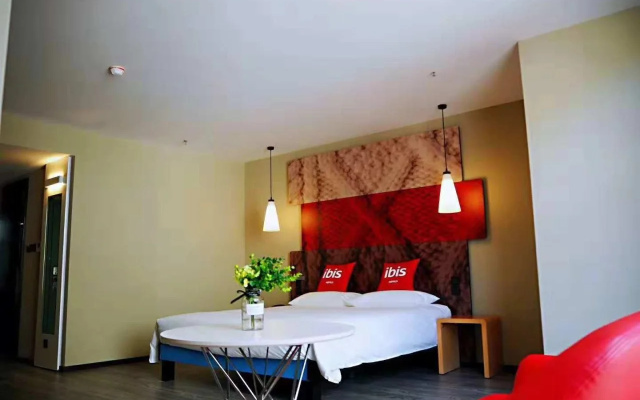 Ibis Guangyuan City Square Hotel