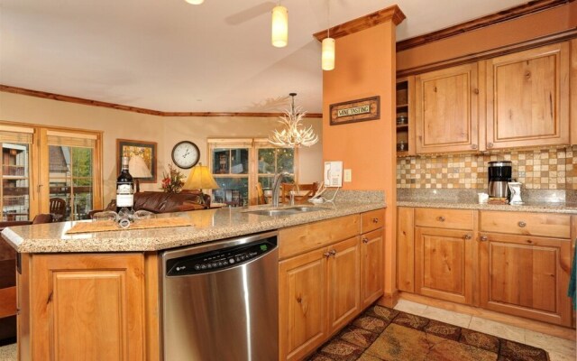 Black Bear Lodge 3 Bedroom Condo in River Run Village