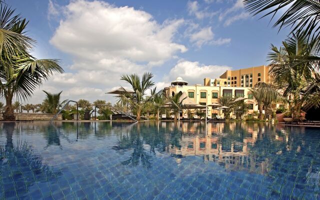 Shangri-La Hotel Apartments Qaryat Al Beri