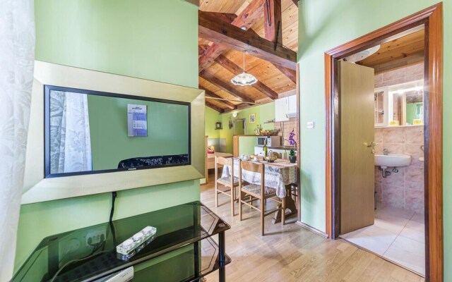 Stunning Home in Kanfanar With Wifi