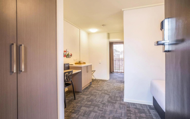 Shoppingtown Hotel – Guest Rooms – Melbourne