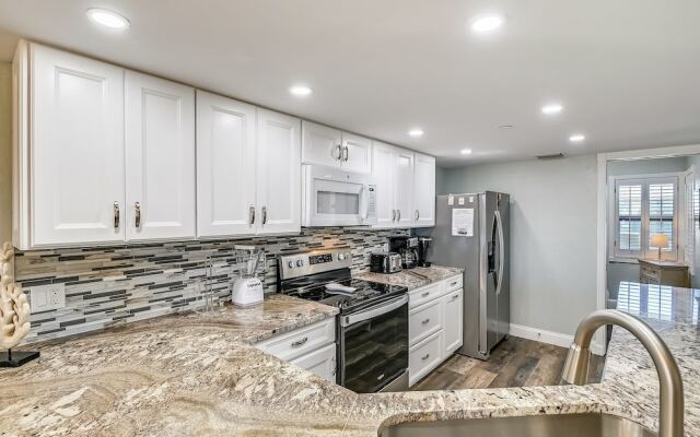 Inlet Reef 510 2 Bedroom Condo by RedAwning