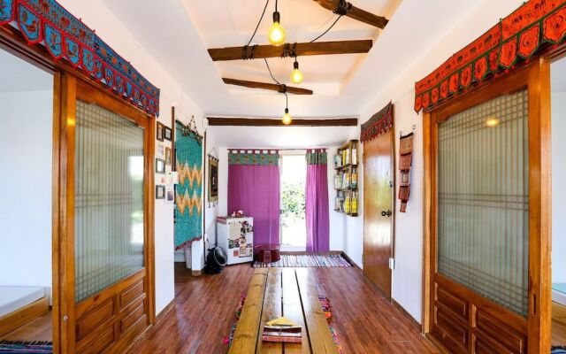 Shanti Shanti Guest House - Hostel