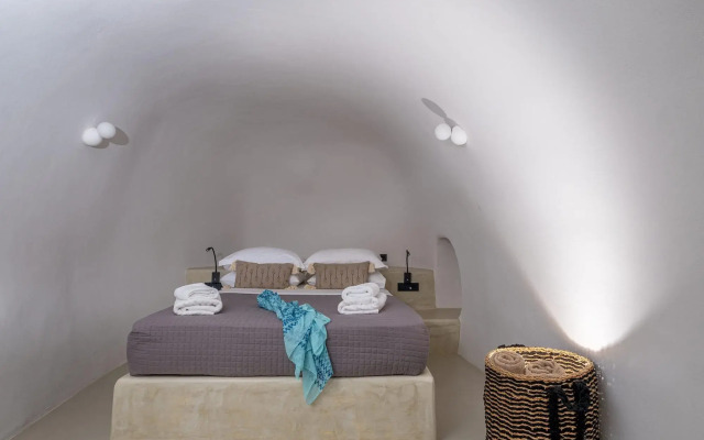 SantorOia Luxury Suites