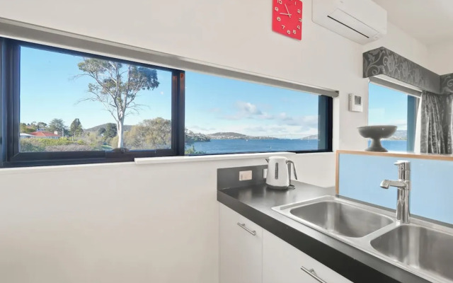 Waterfront Home - Gorgeous Views - 2 Bed