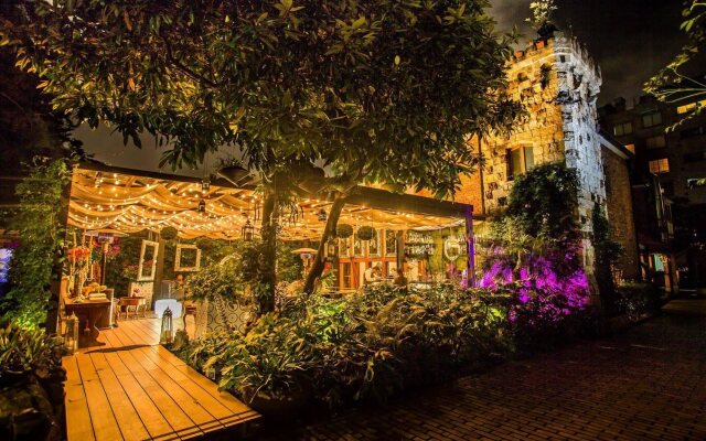 Hotel Chateau Physique