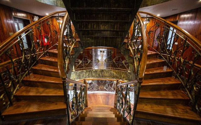Indochine Cruise Lan Ha Bay