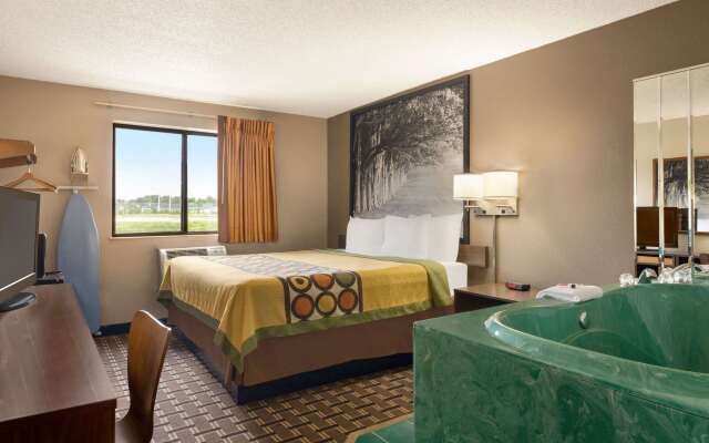 Super 8 by Wyndham Mayfield