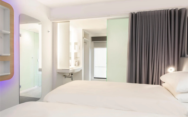 YOTEL Edinburgh - Image 5