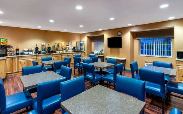 Microtel Inn & Suites by Wyndham Raton