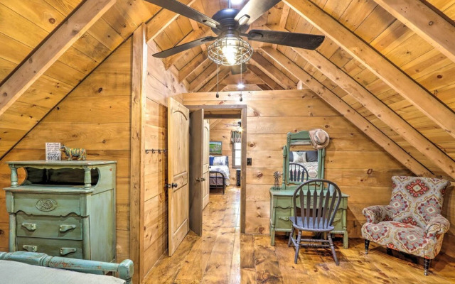 Cozy Creekside Mountain Escape w/ Hot Tub!