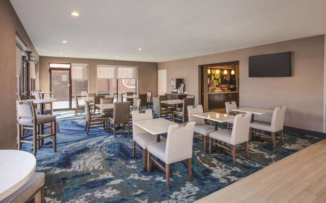 La Quinta Inn & Suites by Wyndham Philadelphia Airport
