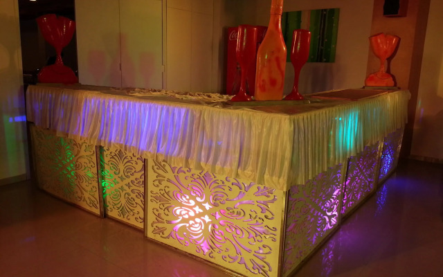 Hi5 Hotel & Experience