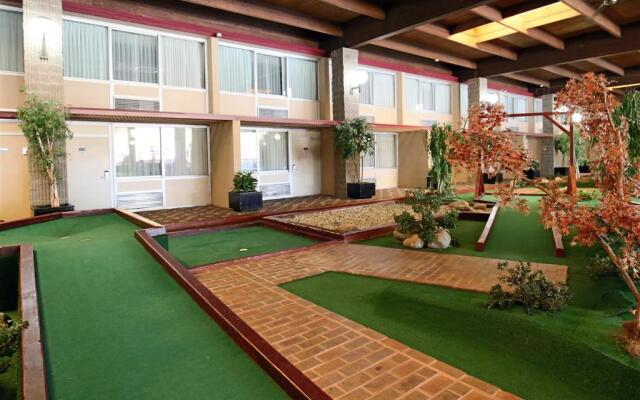 Ramada Hotel & Conference Center by Wyndham Mitchell