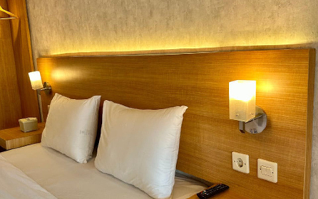 The Panorama Malioboro Hotel – Guest Rooms – Yogyakarta