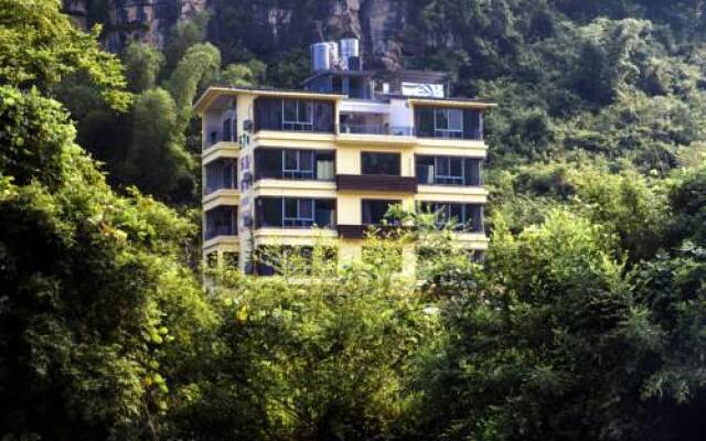 The Jade Mountain Hotel