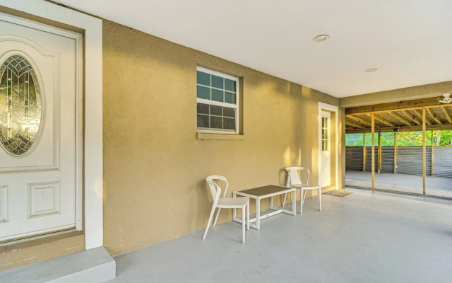 Tropical Tampa Home: Pets Welcome!