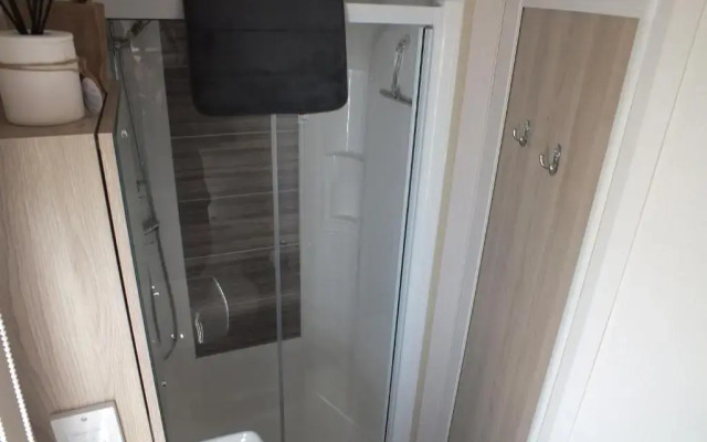 Beachside Lighthouse 14