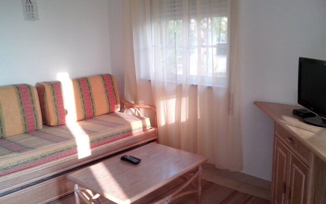 Albufeira 1 Bedroom Apartment 5 Min. From Falesia Beach and Close to Center! E