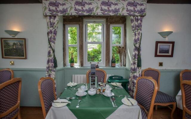 The Racehorses Hotel