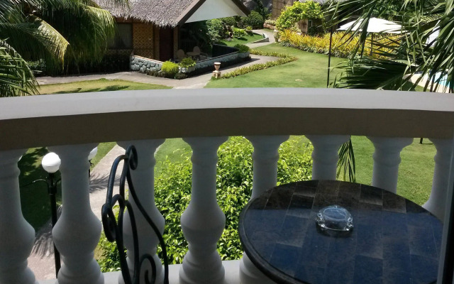 Alona Kew White Beach Resort
