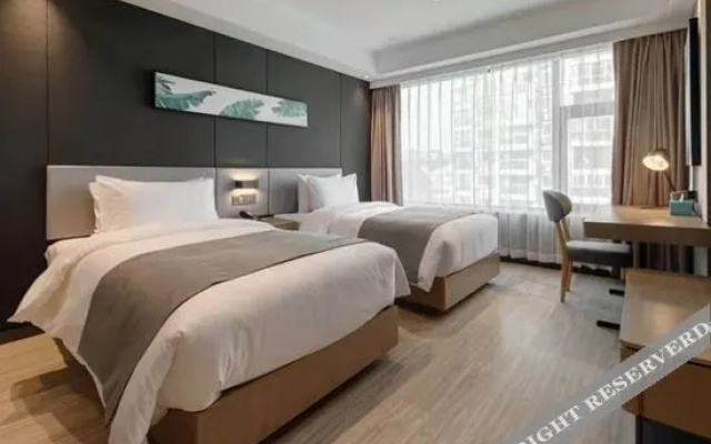 Yayue Hotel (Linyi Yihe Road Metro Store)