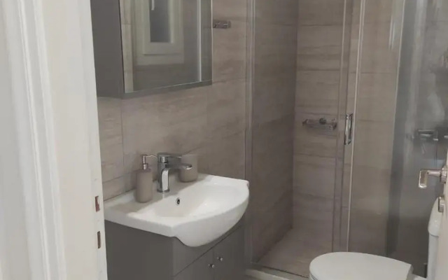Sleek & Sunny Athenian Penthouse 5min from metro